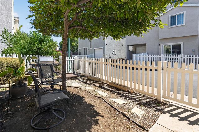 131 Chelwood Ln, Sacramento, CA 95823