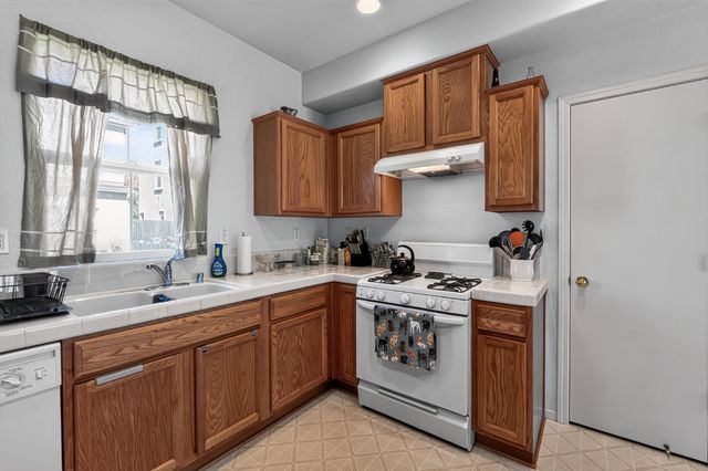 131 Chelwood Ln, Sacramento, CA 95823