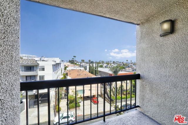 7320 Hawthorn Avenue 319, Los Angeles, CA 90046