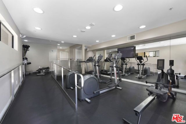 7320 Hawthorn Avenue 319, Los Angeles, CA 90046
