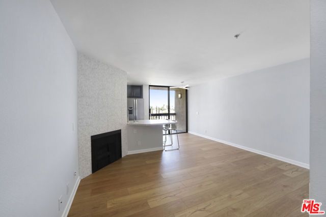 7320 Hawthorn Avenue 319, Los Angeles, CA 90046