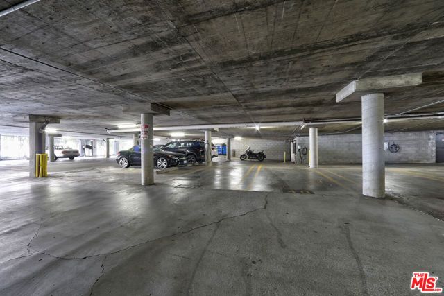 7320 Hawthorn Avenue 319, Los Angeles, CA 90046