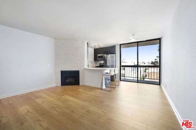 7320 Hawthorn Avenue 319, Los Angeles, CA 90046