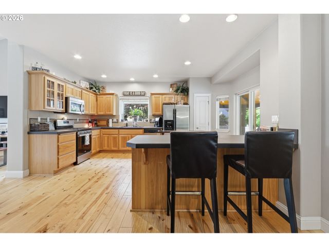 1090 N 26TH Ter, Cornelius, OR 97113