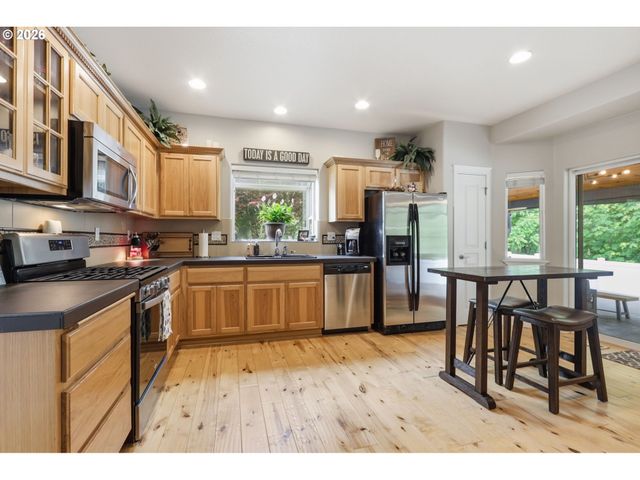 1090 N 26TH Ter, Cornelius, OR 97113