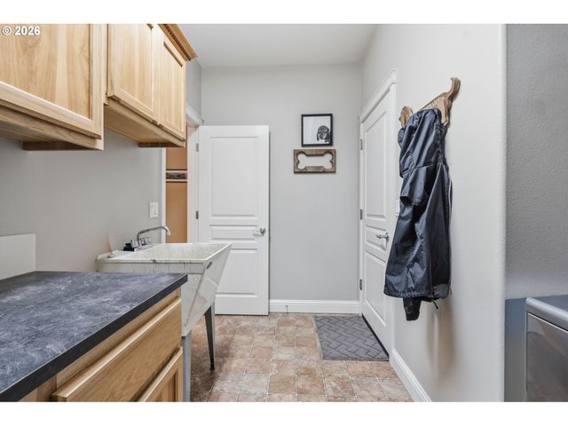 1090 N 26TH Ter, Cornelius, OR 97113