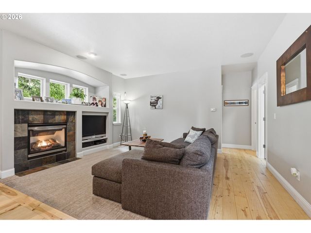 1090 N 26TH Ter, Cornelius, OR 97113