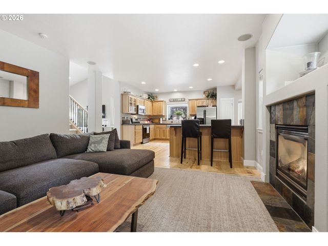1090 N 26TH Ter, Cornelius, OR 97113
