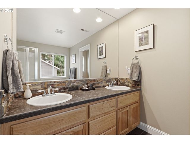 1090 N 26TH Ter, Cornelius, OR 97113
