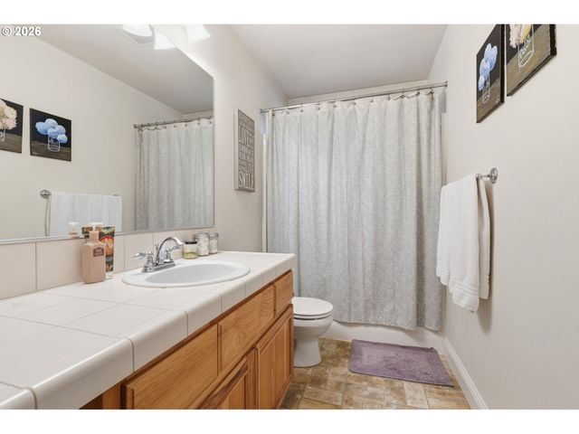 1090 N 26TH Ter, Cornelius, OR 97113