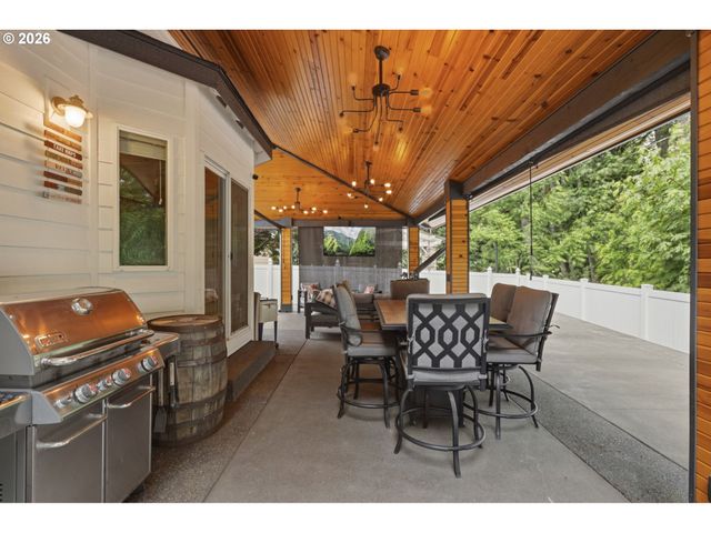 1090 N 26TH Ter, Cornelius, OR 97113