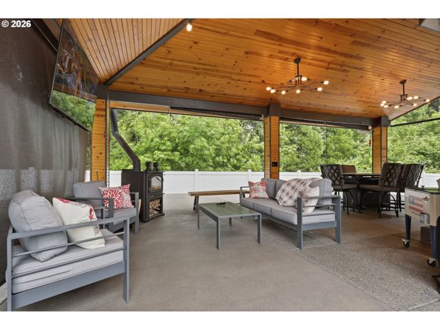 1090 N 26TH Ter, Cornelius, OR 97113