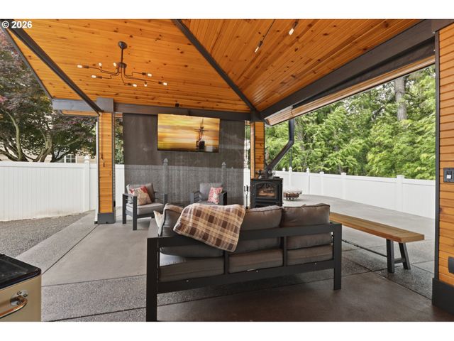 1090 N 26TH Ter, Cornelius, OR 97113