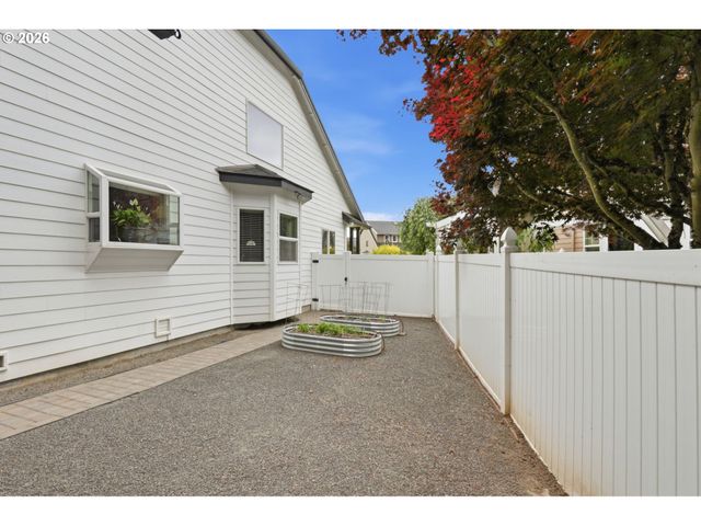 1090 N 26TH Ter, Cornelius, OR 97113