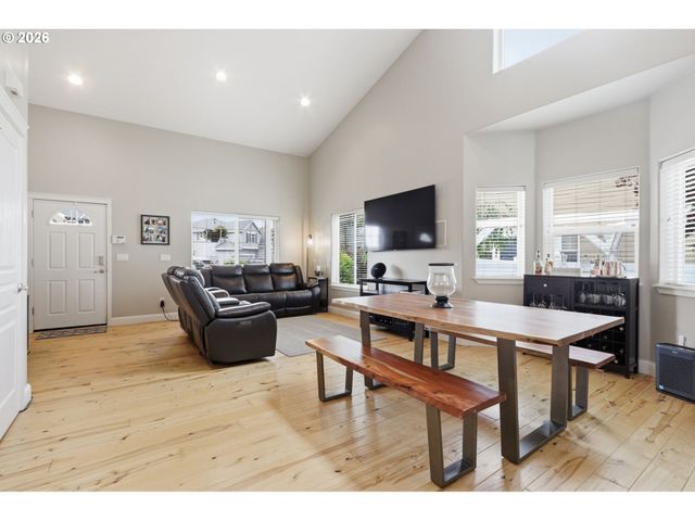 1090 N 26TH Ter, Cornelius, OR 97113
