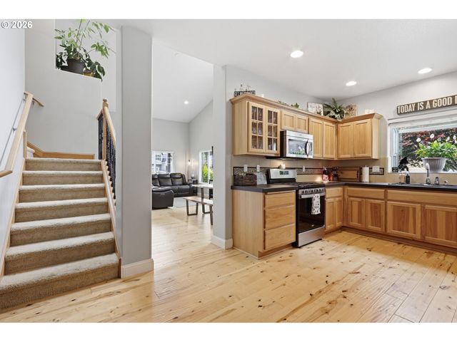 1090 N 26TH Ter, Cornelius, OR 97113