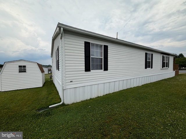 215 PHEASANT RIDGE CIR, Lancaster, PA 17603
