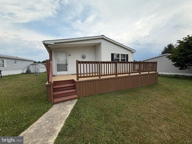 215 PHEASANT RIDGE CIR, Lancaster, PA 17603