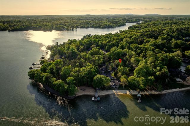 19 King Haigler Chase Street, Lake Wylie, SC 29710