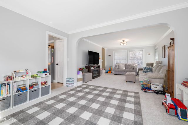 1030 Estate Drive, Johnson City, TN 37604