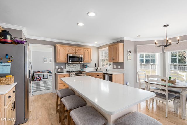 1030 Estate Drive, Johnson City, TN 37604