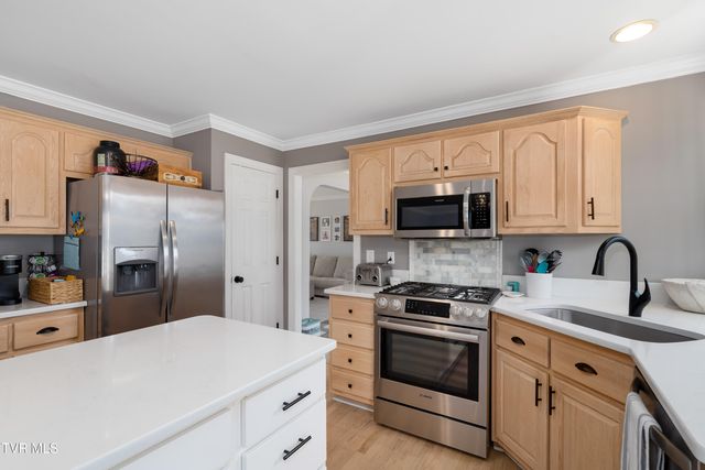 1030 Estate Drive, Johnson City, TN 37604