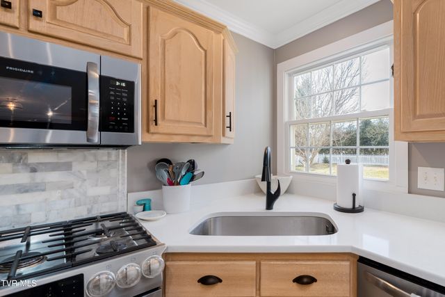 1030 Estate Drive, Johnson City, TN 37604