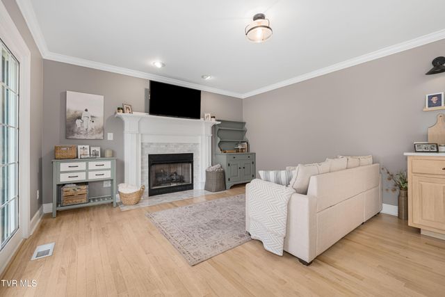 1030 Estate Drive, Johnson City, TN 37604