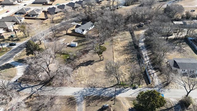 105 Huling Drive, Azle, TX 76020