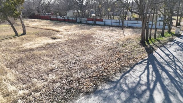 105 Huling Drive, Azle, TX 76020