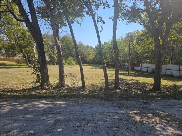 105 Huling Drive, Azle, TX 76020