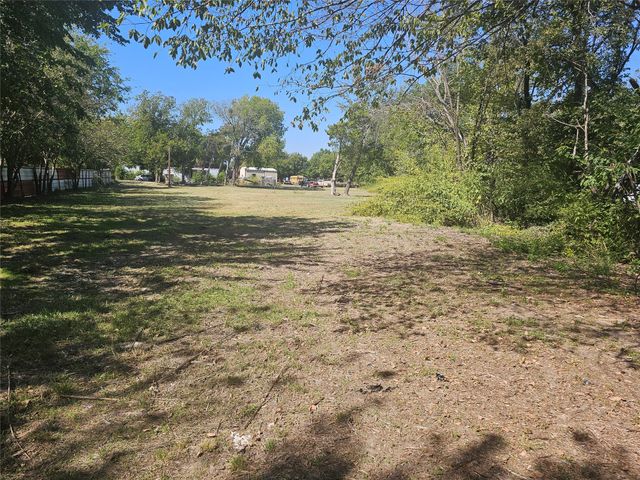 105 Huling Drive, Azle, TX 76020