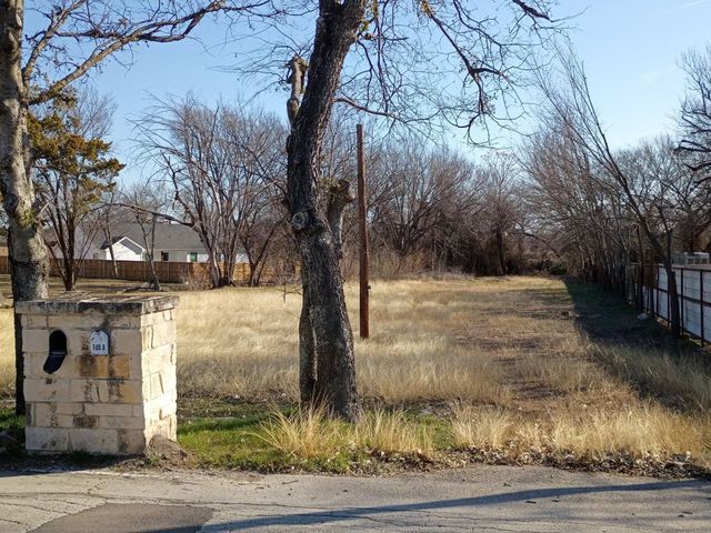 105 Huling Drive, Azle, TX 76020