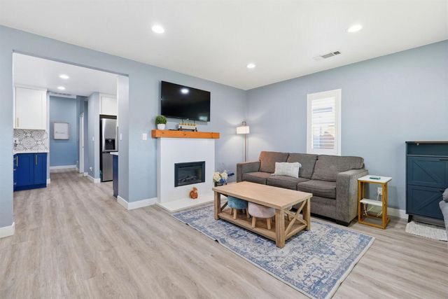 2172 7th Ave, Sacramento, CA 95818