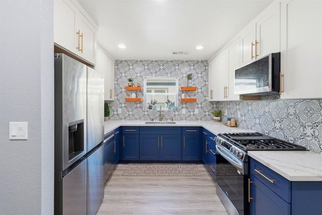 2172 7th Ave, Sacramento, CA 95818