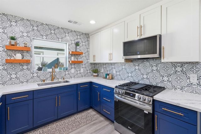 2172 7th Ave, Sacramento, CA 95818