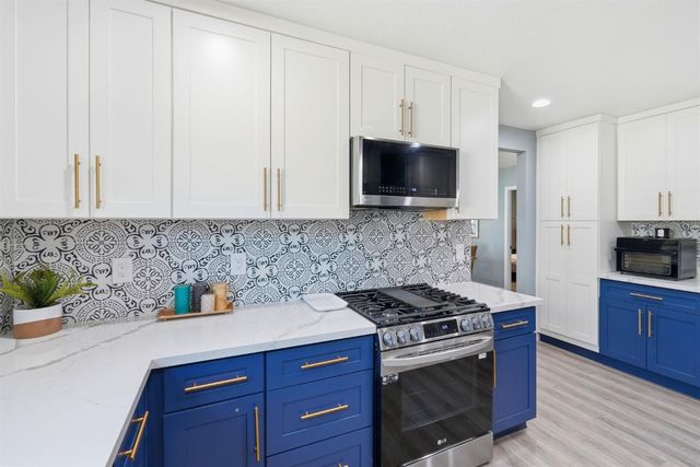 2172 7th Ave, Sacramento, CA 95818