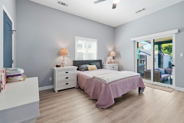 2172 7th Ave, Sacramento, CA 95818