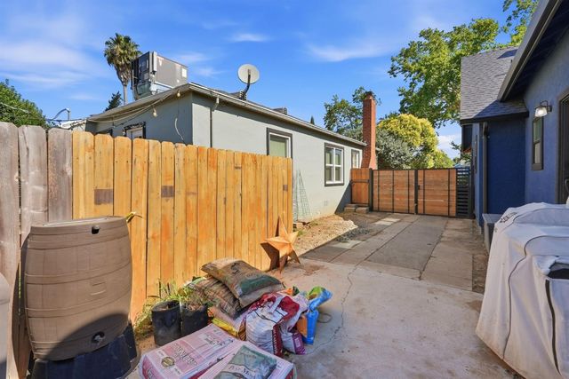 2172 7th Ave, Sacramento, CA 95818