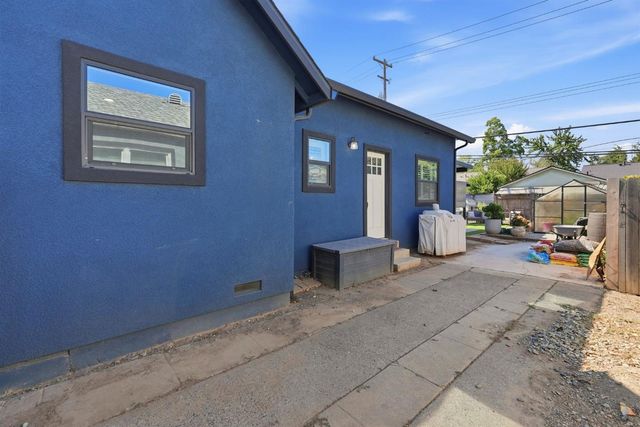 2172 7th Ave, Sacramento, CA 95818