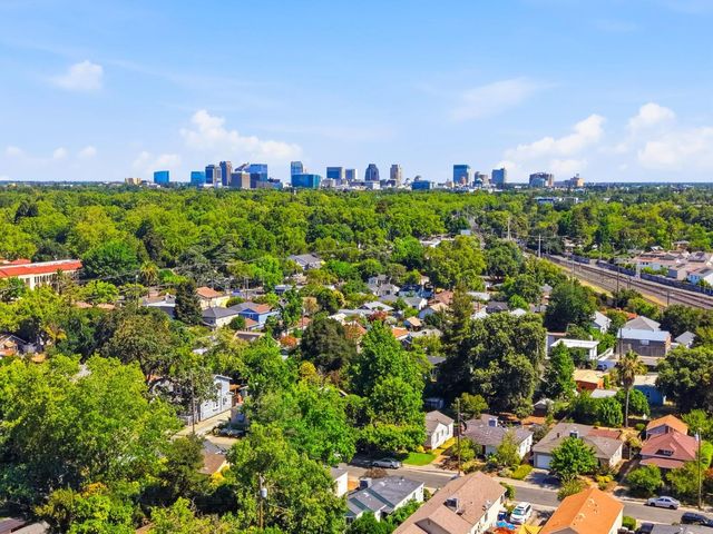 2172 7th Ave, Sacramento, CA 95818