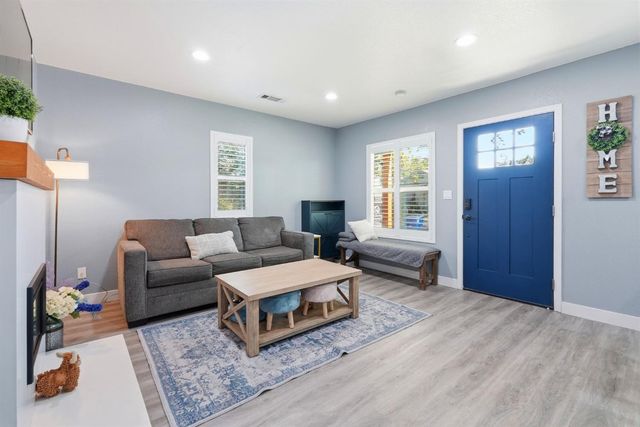 2172 7th Ave, Sacramento, CA 95818