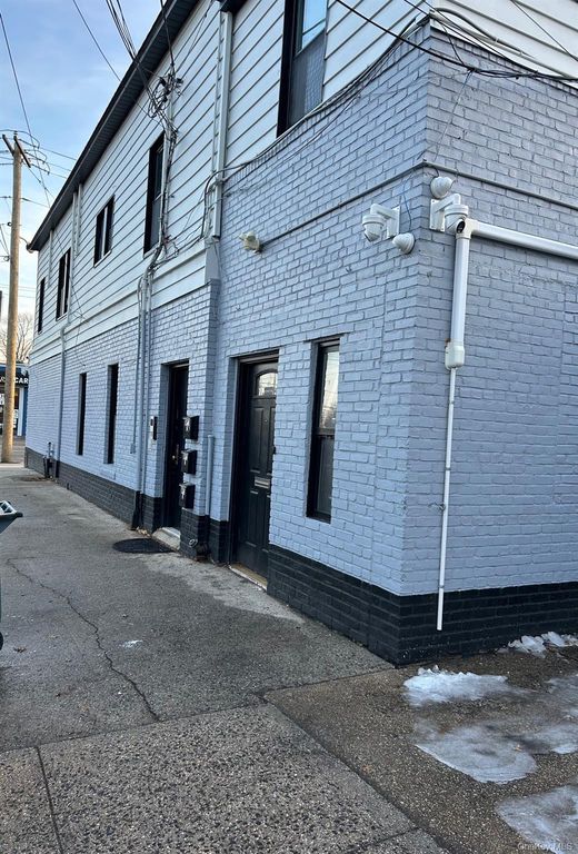 2 Mckee Street, Floral Park, NY 11001