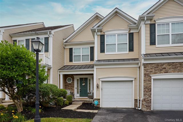7 Bainbridge Place 404, Newburgh, NY 12550