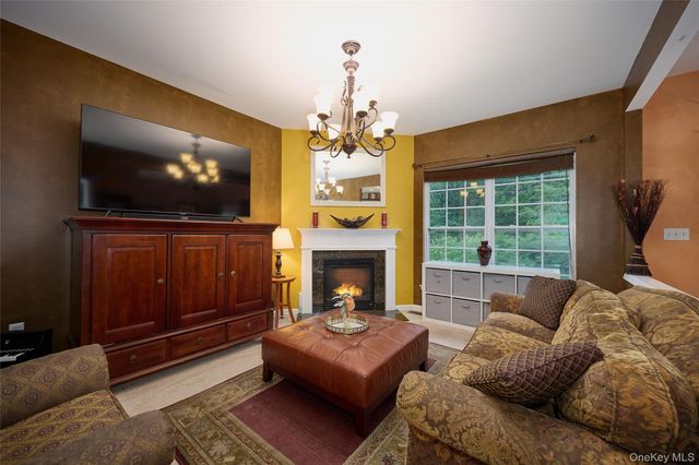7 Bainbridge Place 404, Newburgh, NY 12550