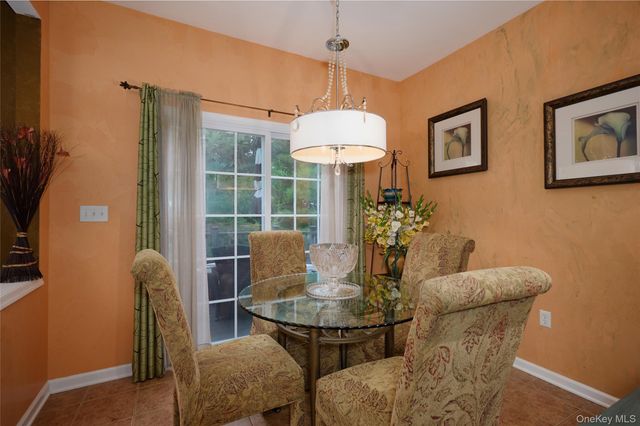 7 Bainbridge Place 404, Newburgh, NY 12550