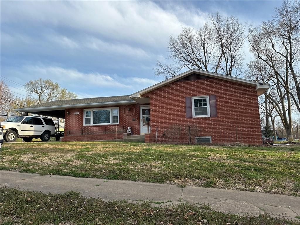 2102 Franklin Avenue, Lexington, MO 64067