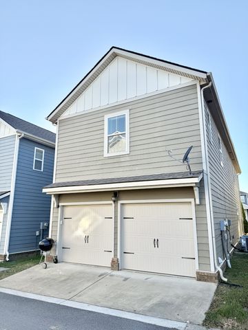 215 Manor Row, Pleasant View, TN 37146