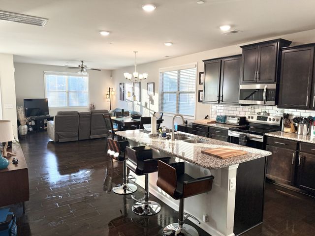 215 Manor Row, Pleasant View, TN 37146