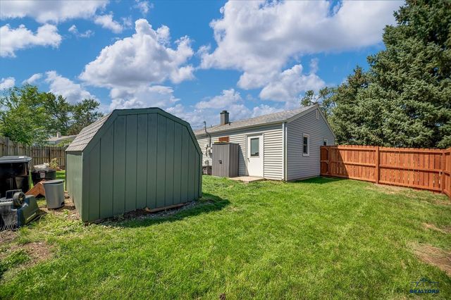 2402 WILLOW AVE, Rapid City, SD 57701